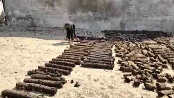 Hathras Use of wood made from cow dung in Holika Dahan know how the wood is madi in cowshed