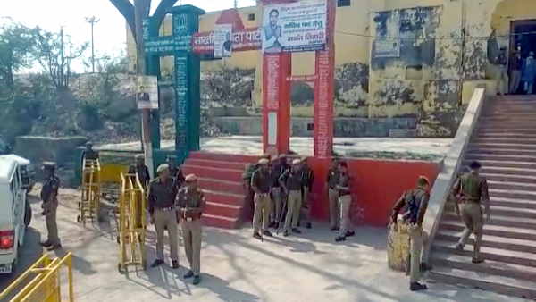दलित युवती के साथ दरिंदगी और हत्या दलित युवती के साथ दरिंदगी और हत्या