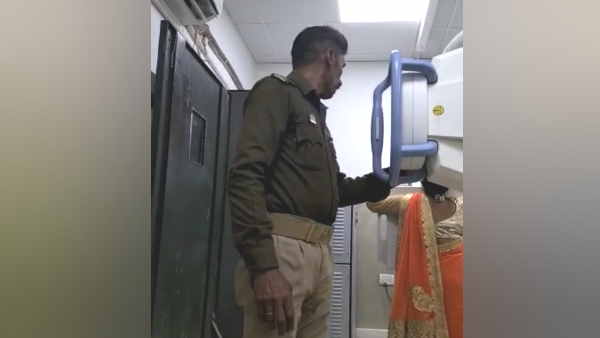 बलिया का जिला अस्पताल शासन प्रशासन का महज निरीक्षण केंद्र बलिया का जिला अस्पताल शासन प्रशासन का महज निरीक्षण केंद्र