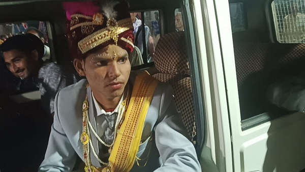 MP: पुलिस ने कराई अनूठी शादी, थाने में लगी बारात MP: पुलिस ने कराई अनूठी शादी, थाने में लगी बारात