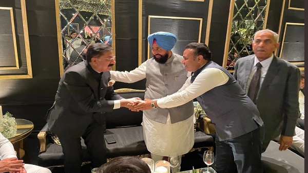 दिग्विजय चौटाला की सगाई में पहुंचे मेहमान दिग्विजय चौटाला की सगाई में पहुंचे मेहमान