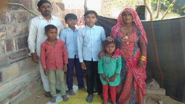  वायरल बच्‍ची सवरूप का परिवार