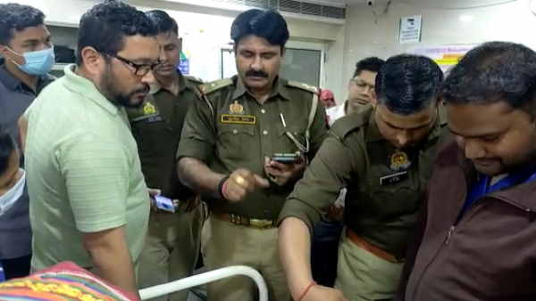 Meerut 2 day old girl thrown in garbage dumpyard 11 year old innocent girl saved the life of newborn