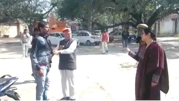 Badaun Youth attempted self immolation by sprinkling kerosene in front of SDM UP news Badaun Youth attempted self immolation by sprinkling kerosene in front of SDM UP news