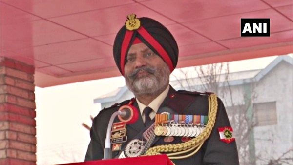 किचन के पास से राइफल लोड करने की आवाज