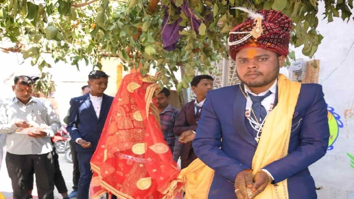 Sagar: सुहागरात के दिन दुल्हन ने कर दी दूल्हे की धुनाई Sagar: सुहागरात के दिन दुल्हन ने कर दी दूल्हे की धुनाई