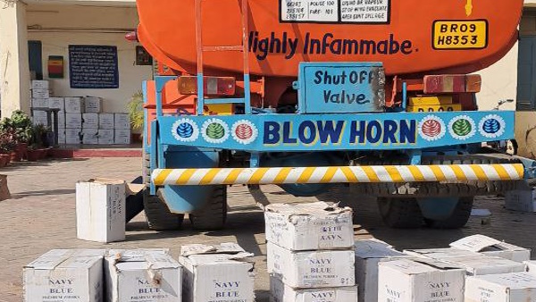 Liqour Ban In Bihar, illegal liquor supply in bihar, police seized liqour from mortury van 