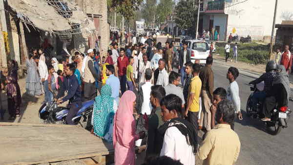 Meerut video of fight between groom side and bride side because of eve teasing went viral Meerut video of fight between groom side and bride side because of eve teasing went viral