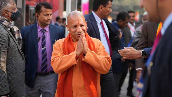 यूपी की 80 में से 67 सीटें एनडीए के पास हैं