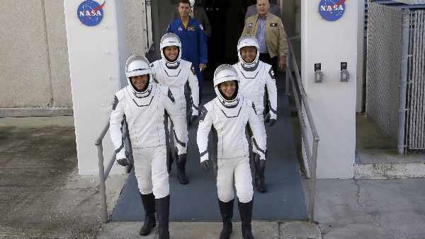 crew5-astronauts-parachute-into-the-gulf-of-mexico-after-spending-157-days-in-space-watch-video