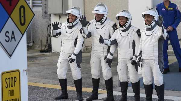 crew5-astronauts-parachute-into-the-gulf-of-mexico-after-spending-157-days-in-space-watch-video