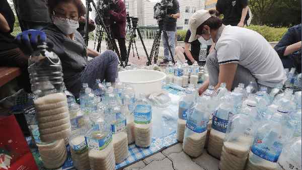 reusable-water-bottles-can-carry-40-000-times-more-bacteria-than-toilet-seats-study reusable-water-bottles-can-carry-40-000-times-more-bacteria-than-toilet-seats-study