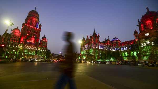 eknash-shinde-camp-got-a-big-chance-uddhav-s-shiv-sena-ubt-stuck-before-bmc-elections-on-cag-rep eknash-shinde-camp-got-a-big-chance-uddhav-s-shiv-sena-ubt-stuck-before-bmc-elections-on-cag-rep