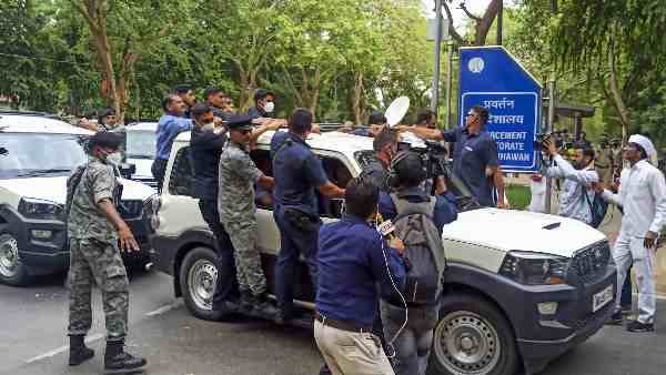 if-rahul-gandhi-has-to-vacate-bungalow-what-will-happen-to-his-security-crpf-will-review