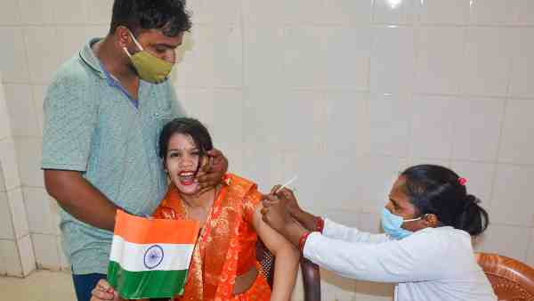 is-covid-vaccine-affecting-the-heart-in-youths-in-india-big-claim-of-former-dg-of-icmr