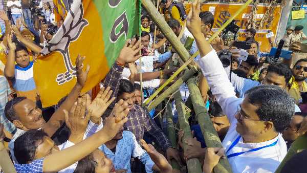 त्रिपुरा में नेतृत्व बदल सकती है बीजेपी ? त्रिपुरा में नेतृत्व बदल सकती है बीजेपी ?