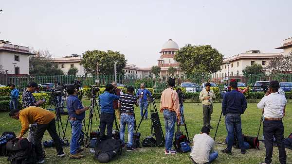 न्यायपालिका के कार्य में दखल देने का आरोप