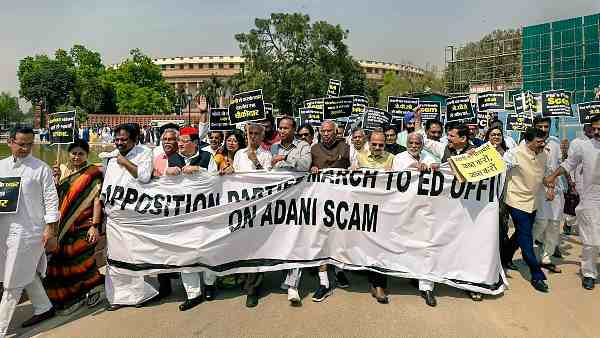 विपक्ष को 'भ्रष्टाचार' पर गोलबंदी भारी पड़ सकती है ?