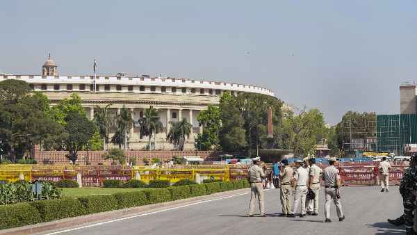 साउंड चैंबर में होती है माइक्रोफोन चालू-बंद करने की व्यवस्था