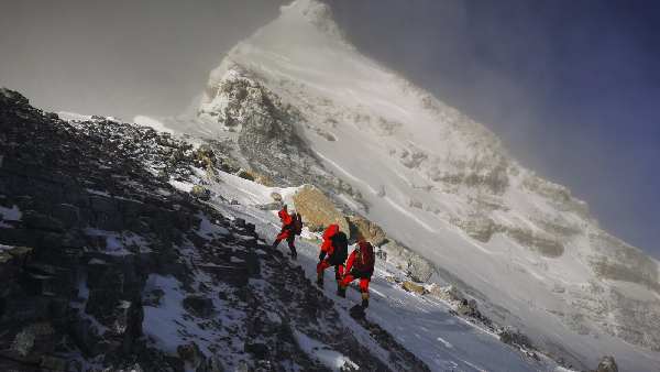 mount-everest-how-mountaineers-polluting-it-with-microbes-and-germs mount-everest-how-mountaineers-polluting-it-with-microbes-and-germs