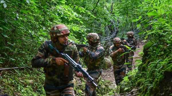 पाकिस्तानी मस्जिदों से ग्रामीणों को दी गई हिदायत पाकिस्तानी मस्जिदों से ग्रामीणों को दी गई हिदायत