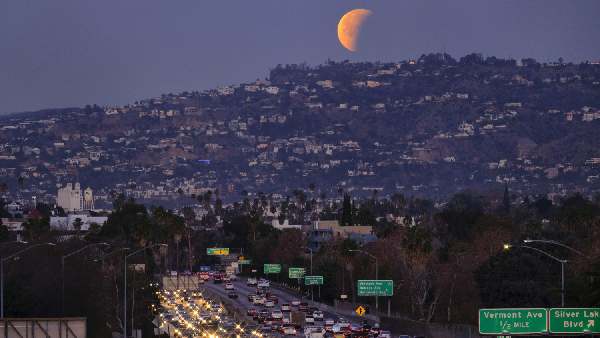 चंद्रमा धीरे-धीरे पृथ्वी से दूर होता जा रहा है-रिपोर्ट