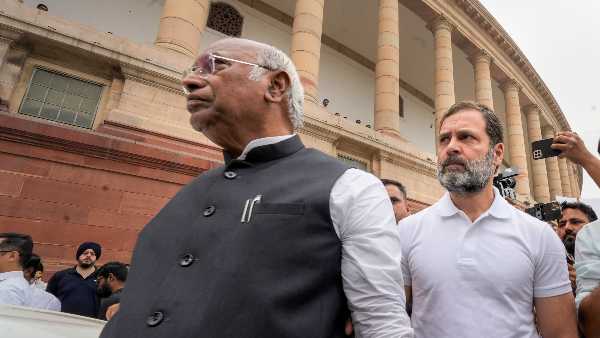 congress-is-going-through-feudal-frenzy-mukhtar-naqvi-on-rahul-gandhi-s-london-remarks