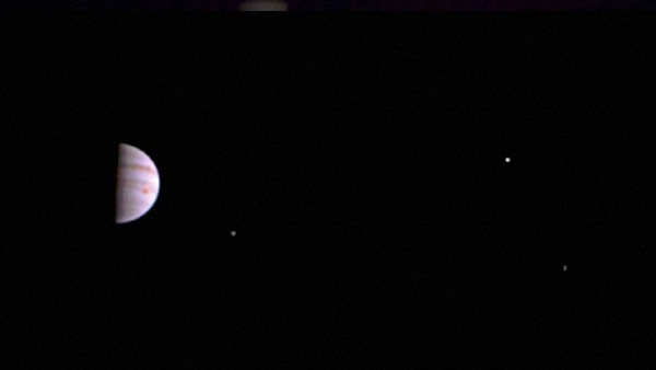 चंद्रमा पृथ्वी से दूर क्यों जा रहा है?