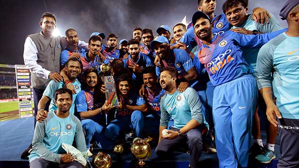 अंतिम ओवर में जीत का टारगेट 12 अंतिम ओवर में जीत का टारगेट 12