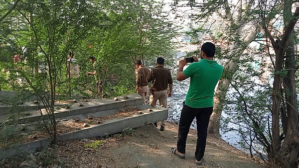 Agra 8 year old innocent went to the toilet near the railway line raped brutally Agra 8 year old innocent went to the toilet near the railway line raped brutally