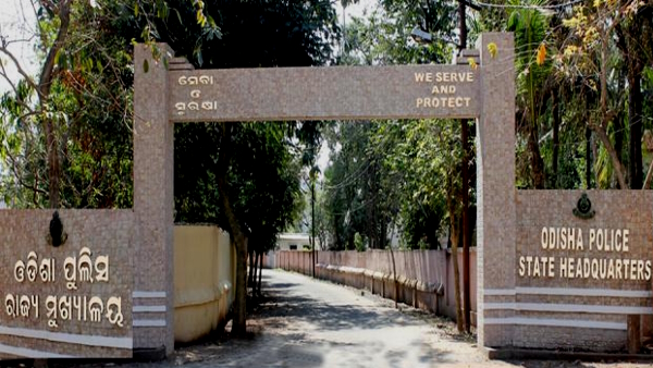  बिना सूचना के अनुपस्थित