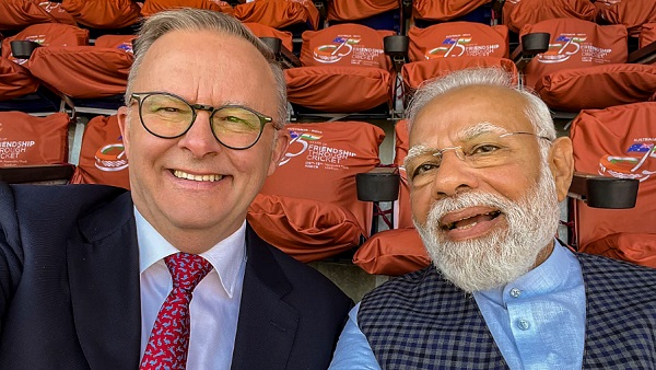 पीएम ने ली सेल्फी