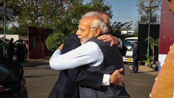 भारत और ऑस्ट्रेलिया के पीएम भी स्टेडियम पहुंचे