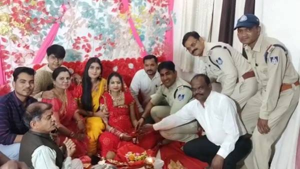 Sagar:महिला आरक्षक को छुट्टी नहीं मिली, थाने में गोद भराई 