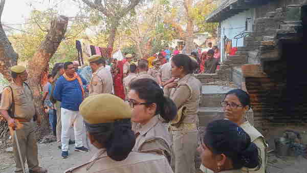 Mirzapur Lover dead body found hanging at girlfriend house after mother caught them red handed