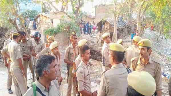 Mirzapur Lover dead body found hanging at girlfriend house after mother caught them red handed