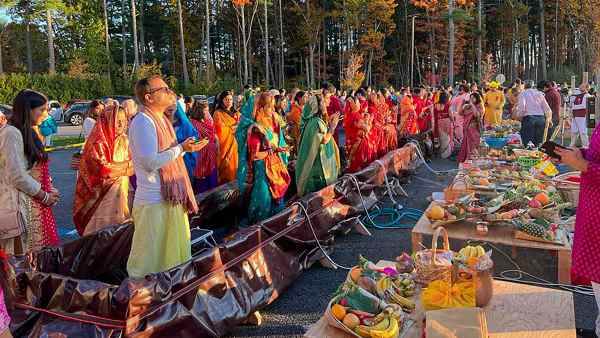आस्था के महापर्व में लाखों श्रद्धालुओं का आगमन आस्था के महापर्व में लाखों श्रद्धालुओं का आगमन