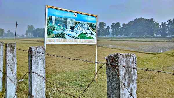 किस फैसले के आलोक में मस्जिद निर्माण