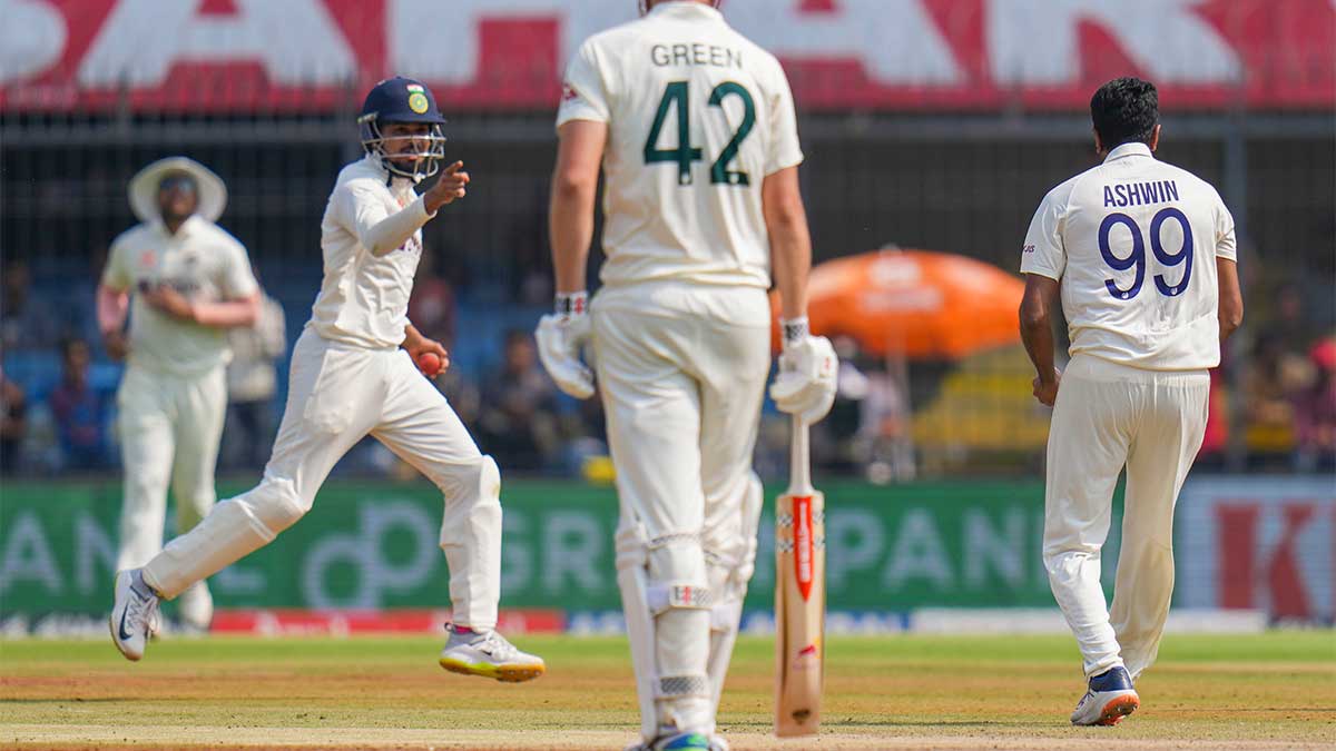 Umesh Yadav, R Ashwin Umesh Yadav, R Ashwin