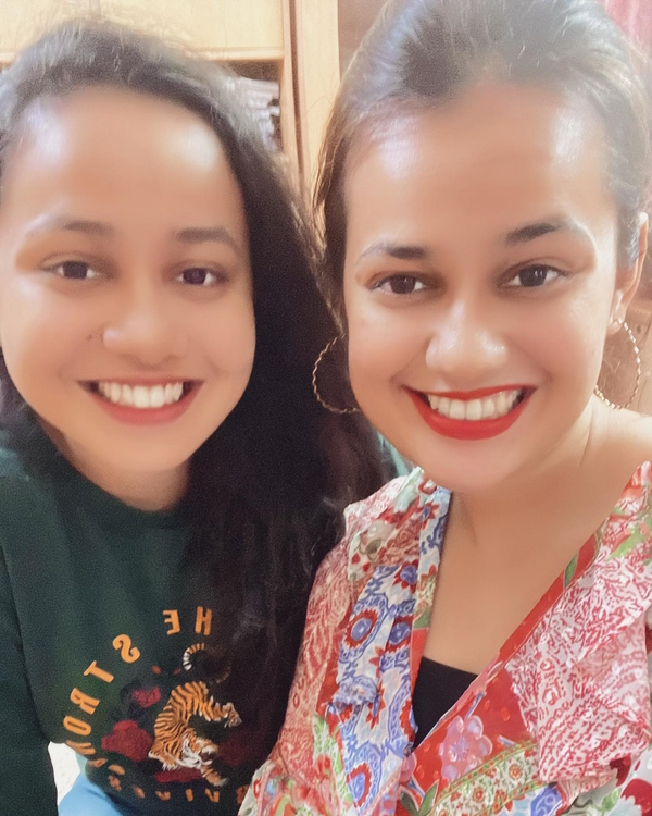  डाबी बहनों की मां हिमानी डाबी कौन हैं?