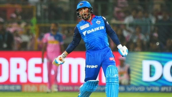 ऋषभ पन्त टीम खिलाड़ियों को वापस बुलाने लगे