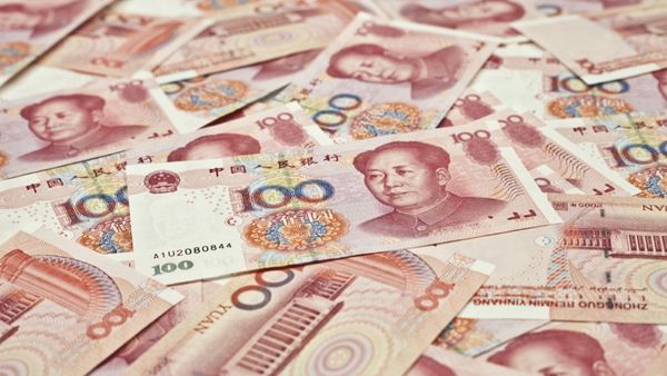 तेजी से बढ़ रही चीनी मुद्रा