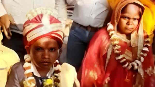 Unique Marriage Chapra Viral Video 3 fit groom married to 3.5 fit bride in saran news Unique Marriage Chapra Viral Video 3 fit groom married to 3.5 fit bride in saran news