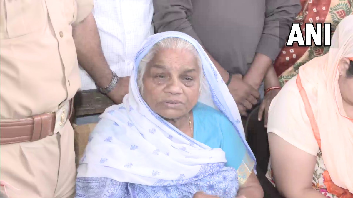 Umesh Pals mother Shanti Devi says my son was fighter Atiq Ahmed UP CM Yogi Adityanath Umesh Pals mother Shanti Devi says my son was fighter Atiq Ahmed UP CM Yogi Adityanath