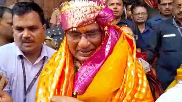 CM Shivraj Singh Chouhan reached Vrindavan with wife Sadhna Singh mathura MP news 