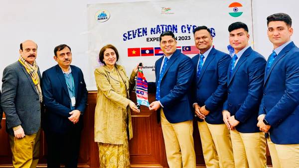 आईएनए के दिग्गजों के साथ मुलाकात 