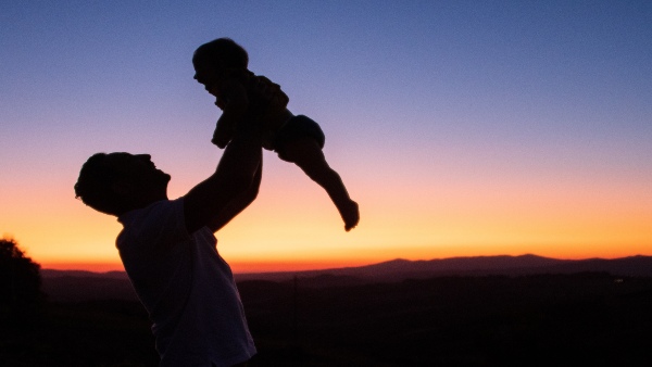 Sperm donor fathers 550 kids 