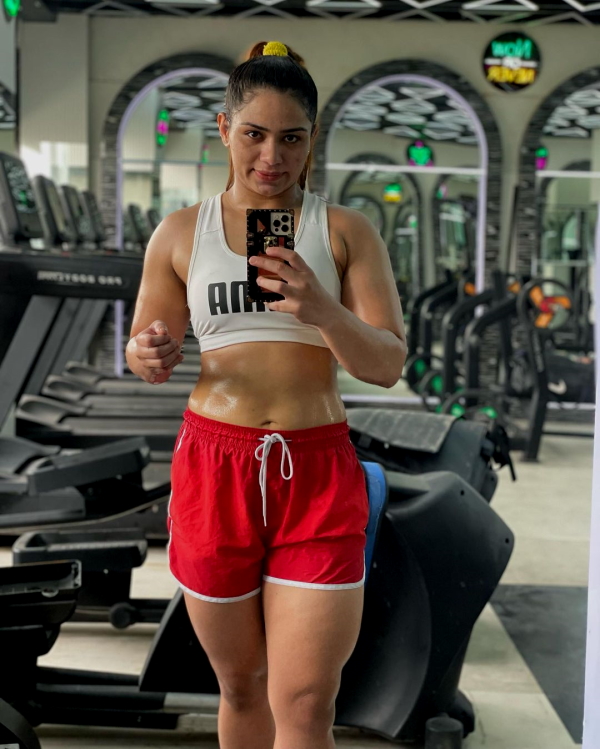  नैना कंवल की जीवनी व परिवार