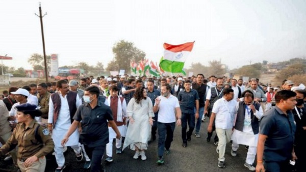 'इनकी लोकसभा की सदस्यता बरकरार कैसे हैं...'
