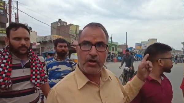 Mathura Video of traffic policeman slapping and kicking driver goes viral bullying with drivers